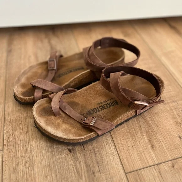 Birkenstock Yara Oiled Leather Sandal - Picture 4 of 10